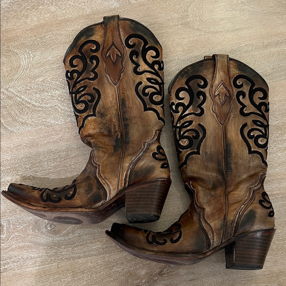 Brown Western Cowboy Boots with Black Embroidery